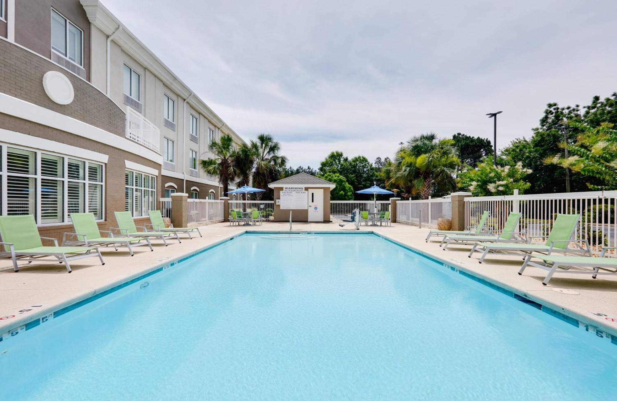 Holiday Inn Express Hotel & Suites Dublin By Ihg Экстерьер фото