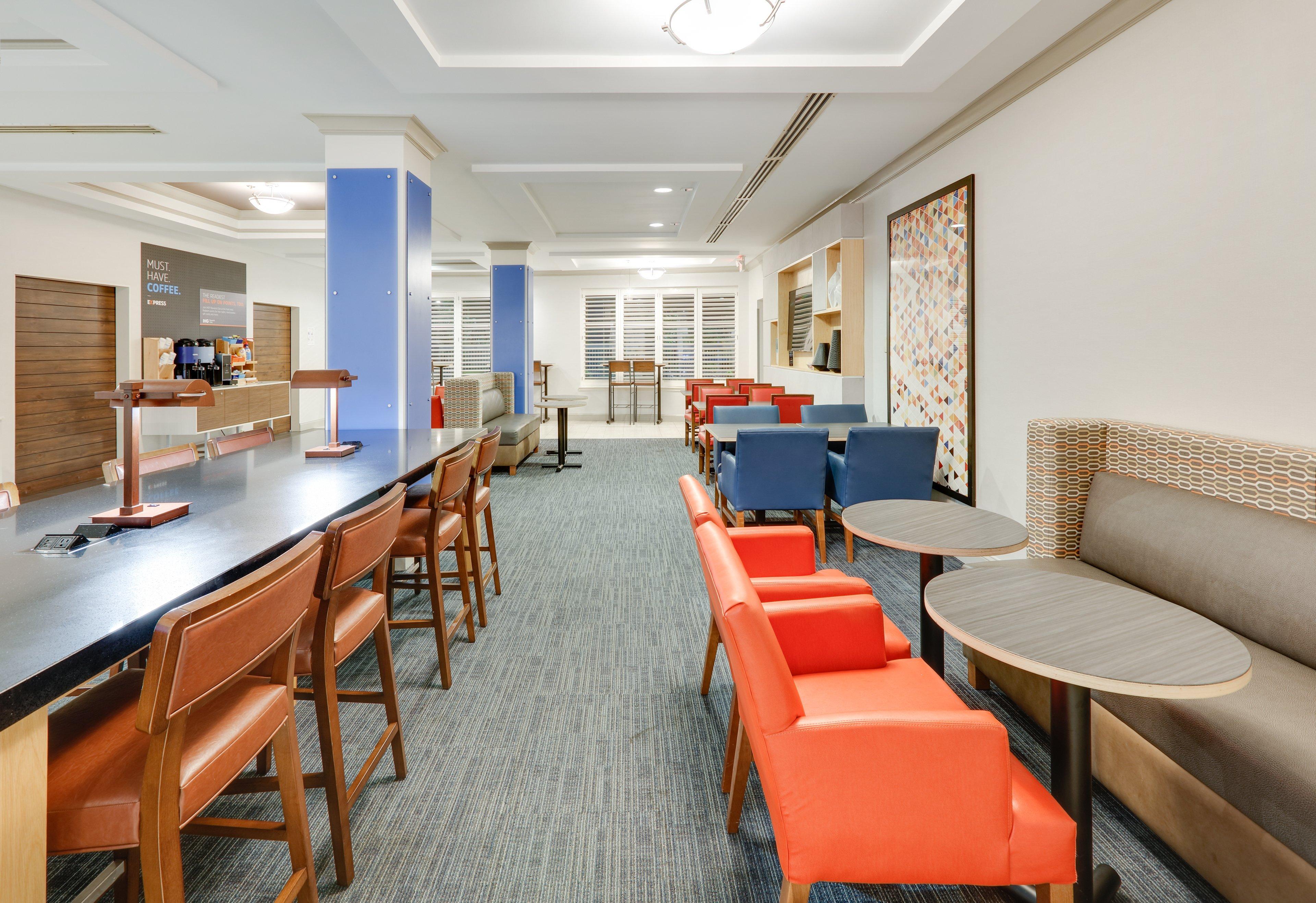 Holiday Inn Express Hotel & Suites Dublin By Ihg Экстерьер фото